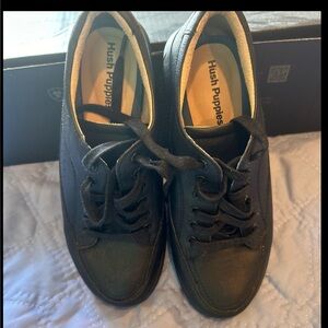 Women’s size 8w Hushpuppies black, lace up walking shoes.